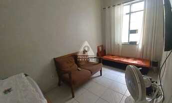 Imagem 1: Maravilhoso quarto e sala em Copacabana muito bem localizado