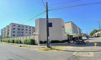 Imagem 2: Apartamento com 45m², acesso escada, sala, 2 quartos, wc social com box, cozinha, área de