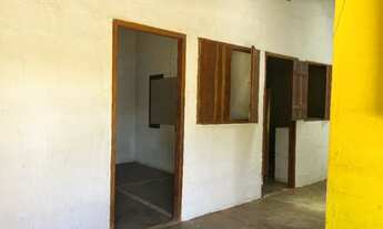 Imagem 3: Casa a venda em Delfinópolis MG 4 quartos 3 banheiros cozinha e garagem coberta