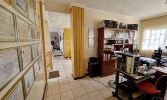 Imagem 5: Amplo Lote com Casa Principal, Piscina, Sauna e Casas Anexas em Condomínio Exclusivo - Vic