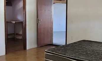 Imagem: Alugo SUÍTE para mulheres