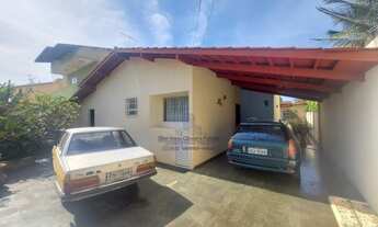 Imagem: Casa com Edicula e Piscina com apx 245m2/400m2