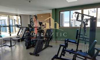 Imagem 5: Pé na areia, Ed Nagibe carone de frente para o mar