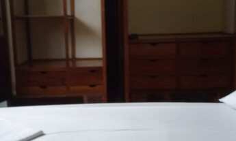 Imagem: Quarto mobiliado, com banheiro