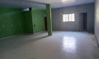 Imagem 4: Galpão medindo 300 m2 em Via Principal!