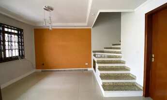 Imagem 2: Sobrado para venda possui 95 metros quadrados com 2 quartos em Costeira - São José dos Pin