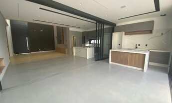 Imagem 6: Casa de condomínio térrea para aluguel possui 235 metros quadrados com 3 quartos