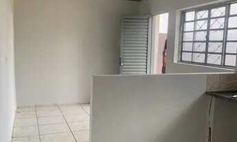 Imagem 3: Casa em Piratininga-SP. 1 quarto, 1 banheiro, 1 sala, 1 cozinha e garagem para 3 carros