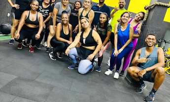 Imagem 2: Academia completa e funcionando