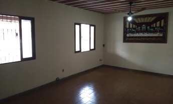 Imagem 4: Casa linear e independente com 2 quartos e quintal vaga 3 carros Liberdade