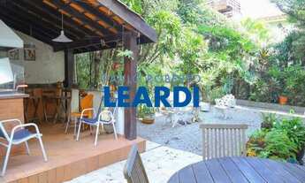 Imagem: CASA ASSOBRADADA - PACAEMBÚ - SP