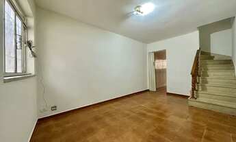 Imagem 2: Sobrado de rua na Mooca com 2 dormitórios e próximo ao transporte público e comércios da r