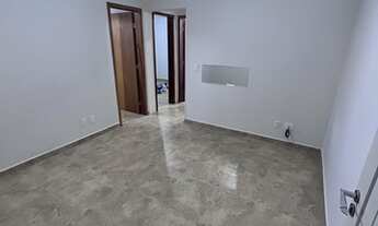 Imagem 2: Apto reformado, 2 quartos grandes, cozinha planejada, garagem privativa, ótimo local, disp