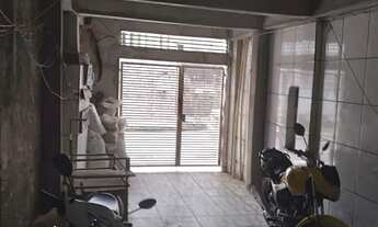 Imagem 2: No segundo piso 2 quartos garagem só pra moto * não paga água nem luz