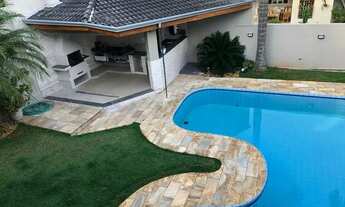 Imagem 1: 501m², terreno e 439 de área construída. 2 suítes e 2 dorm. , garagem para 4ou 5 carros