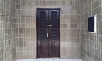 Imagem 5: Casa forrada com 2 quartos, sala, cozinha, um banheiro e quintal, em uma excelente localiz