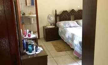 Imagem 2: Casa para venda com 180 metros quadrados com 3 quartos