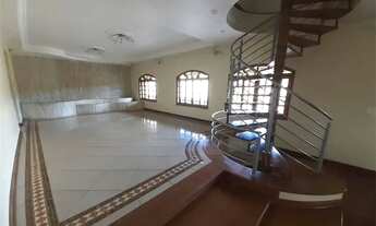 Imagem 7: Região tranquila para viver com a familia, imóvel amplo com acabamento em madeira rustica