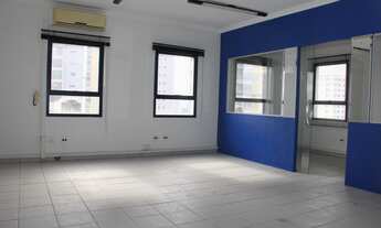 Imagem 2: Sala comercial de 60m², divisão de ambientes em drywall, andar alto e excelente localizaçã