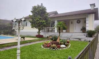 Imagem: Linda casa no Comary de fino acabamento