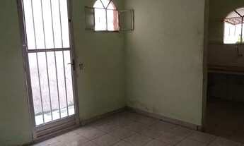 Imagem 4: Casa em Quintal - Quarto, sala, cozinha e banheiro