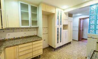 Imagem 2: Lindo ap200m² no coração do Batel, melhor custo/benefício 1suíte e 2demi-suites, 2garagem