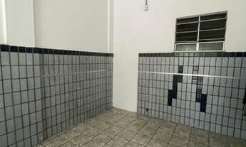 Imagem 2: Casa em frente à praça camerindo