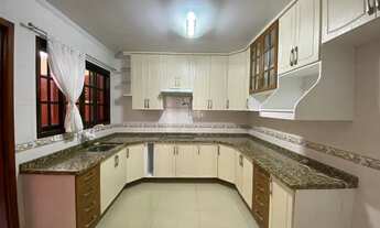 Imagem 4: Sobrado para venda possui 95 metros quadrados com 2 quartos em Costeira - São José dos Pin