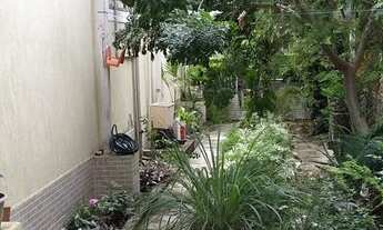 Imagem 6: Casa de condomínio térrea para venda possui 130 metros quadrados com 4 quartos