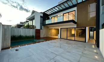 Imagem 2: Casa de condomínio para venda tem 400 metros quadrados com 6 quartos