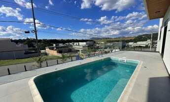 Imagem 3: CASA TÉRREA NOVA à VENDA com 3 Suítes, Piscina, Varanda nas Suítes no Condomínio Euroville