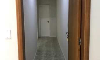 Imagem 2: Apt um quarto, frente pra rua, com varanda, sem condomínio !