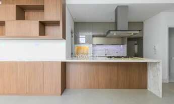 Imagem 2: APARTAMENTO SEMI MOBILIADO COM 2 SUITES e 2 VAGAS NO BATEL