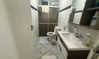 Imagem 2: Frente sol da manhã. prédio de escada bem localizado