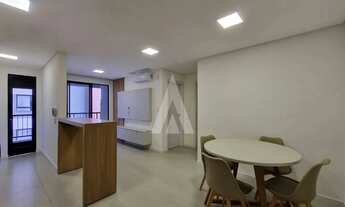 Imagem 2: Apartamento semimobiliado com 2 quartos, sendo 1 suíte, sacada com churrasqueira e elevado