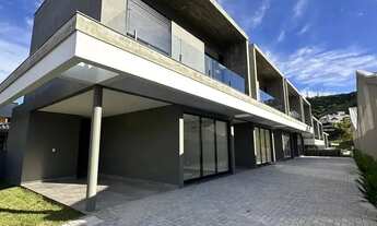 Imagem 2: Sobrados mobiliado 2 suítes a 200metros da Praia do Morrinhos- Garopaba/ SC