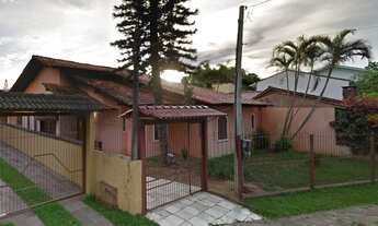 Imagem 2: Casa para venda tem 226 metros quadrados com 3 quartos em Porto Alegre - RS