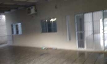 Imagem 3: Alugo casa no Parque 10, em Manaus com 3 quartos(1 suíte), piscina