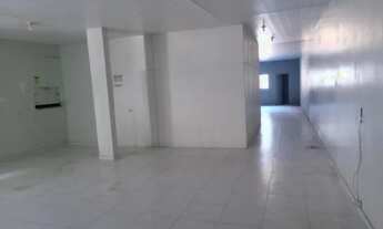 Imagem 2: Galpão medindo 300 m2 em Via Principal!