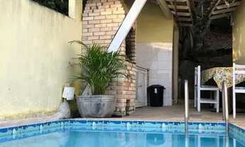 Imagem: Casa em Cabo Frio com piscina próxima à