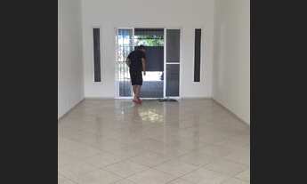 Imagem 4: Alugo casa no Parque 10, em Manaus com 3 quartos(1 suíte), piscina