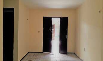 Imagem 6: Casa forrada com 2 quartos, sala, cozinha, um banheiro e quintal, em uma excelente localiz