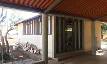 Imagem 2: Vendo barracão e telhado de casa portas janelas