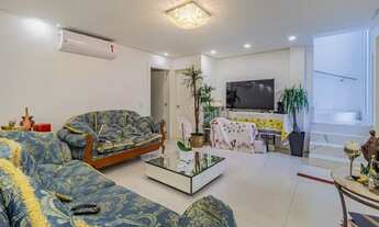 Imagem: Casa a venda com 3 dormitorios, 4 vagas