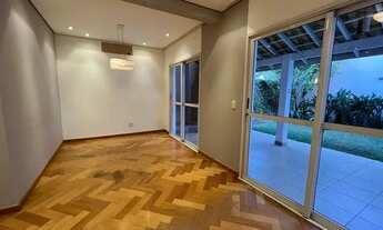 Imagem 7: Casa de condomínio para aluguel e venda possui 180 metros quadrados com 4 quartos