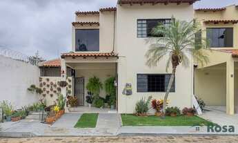 Imagem: Sobrado à Venda com 3 Suítes e Piscina