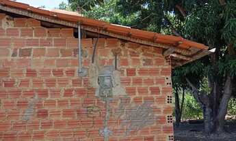 Imagem 4: Vendo um sítio com casinha simples