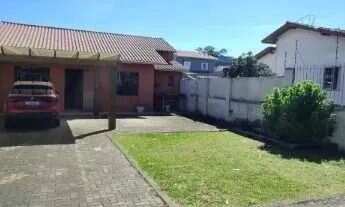 Imagem 2: Casa em Porto Alegre, no bairro Camaquã, com 2 dormitório(s), e 2 banheiros, à v