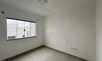 Imagem 7: Com aprox 85m², o imovel possui 02 amplos dormitórios, sendo um com sacada, sala de estar