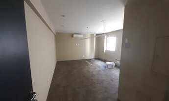 Imagem 7: SALA COMERCIAL 74m2 , JANELAS GRANDES, PERSIANAS, LUMINÁRIAS. 2 VAGAS, 2 BANHEIROS. VENHA